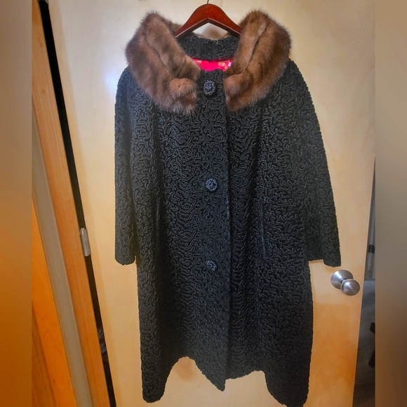 Vintage | REALPersian Lambs Wool Fur Coat | Mink Collar| Black - Picture 2 of 5